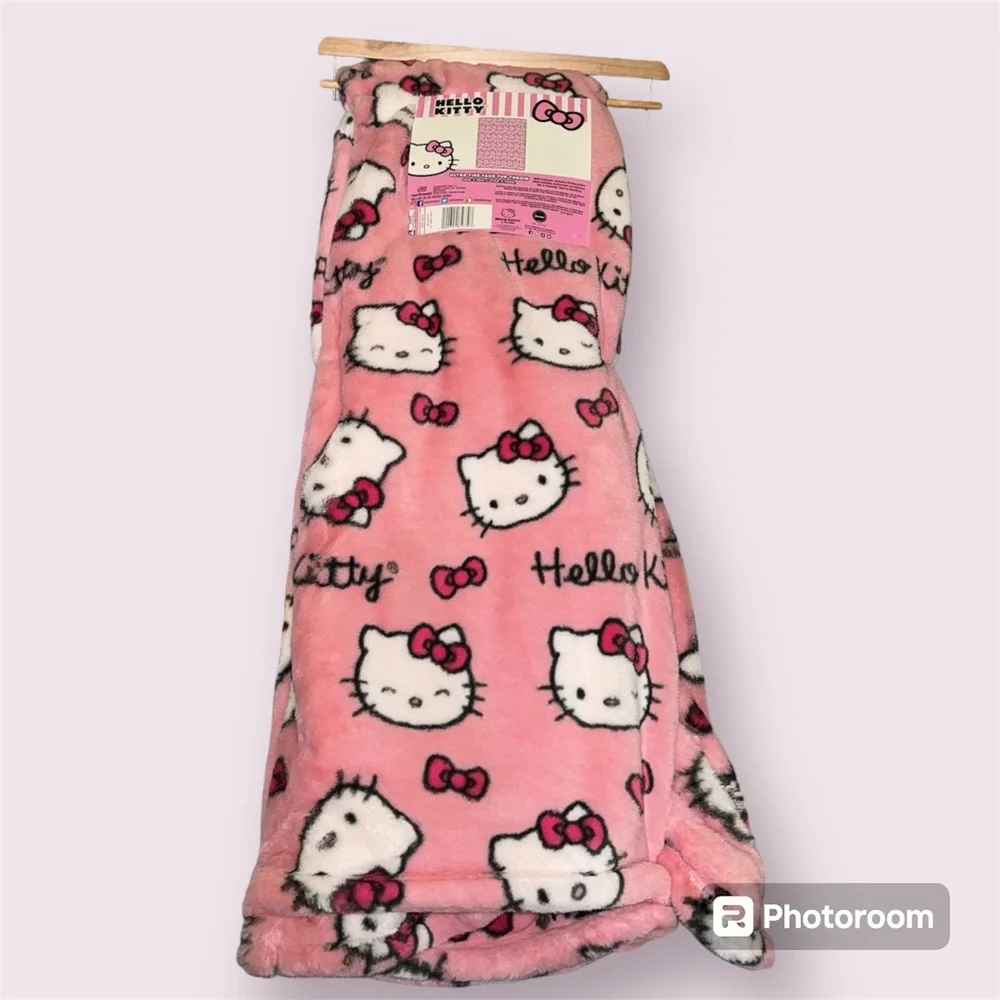 Hello‎ Kitty Ultra Fine Faux Fur Throw Blanket – Pink